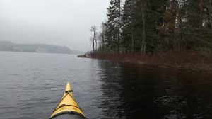 kajak i stilla vatten-land till höter